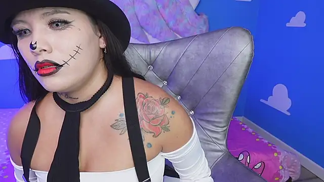 miss keisi online show from 10.31.25