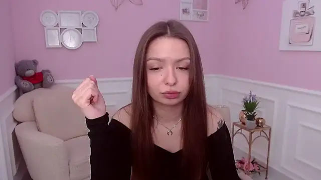LucySkilar online show from 12.19.24