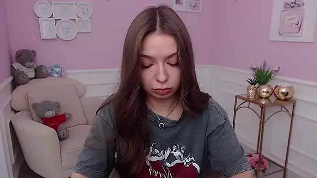 LucySkilar online show from 10.23.25