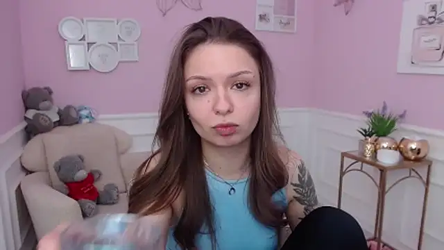 LucySkilar online show from 12.23.25