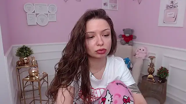 LucySkilar online show from 02.05.26