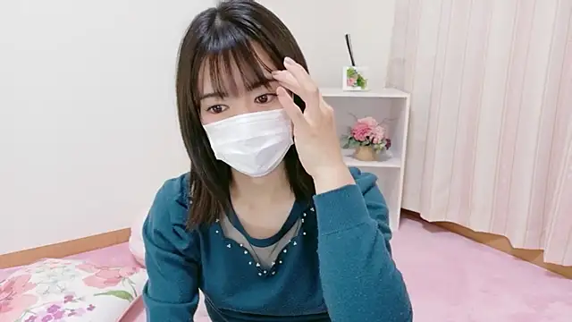 Snapshot of QoMeioQ chatting on 10.27.25 QoMeioQ online show from 10.27.25