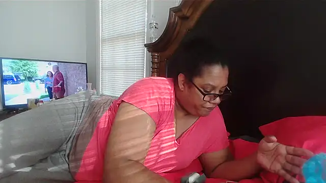 Snapshot of ebonyred chatting on 03.02.25 ebonyred online show from 03.02.25