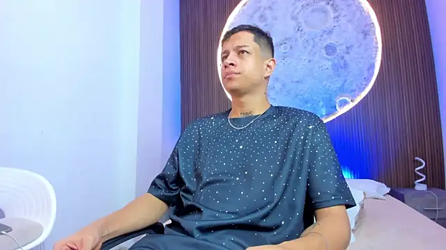 Snapshot of AgarEvans chatting on 03.04.26 AgarEvans online show from 03.04.26