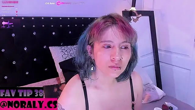 Snapshot of hey_noraly chatting on 04.21.26 hey noraly online show from 04.21.26