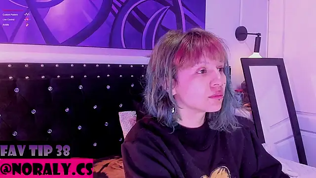 Snapshot of hey_noraly chatting on 05.15.26 hey noraly online show from 05.15.26