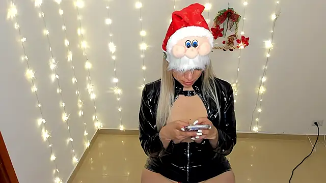 nicole valencia  online show from 11.30.25