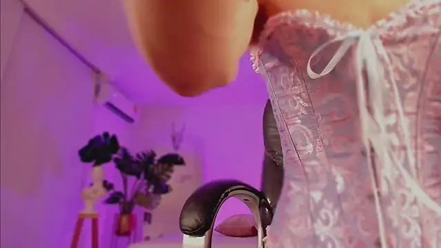 Snapshot of Taylor__foxxx chatting on 12.03.24 Taylor  foxxx online show from 12.03.24