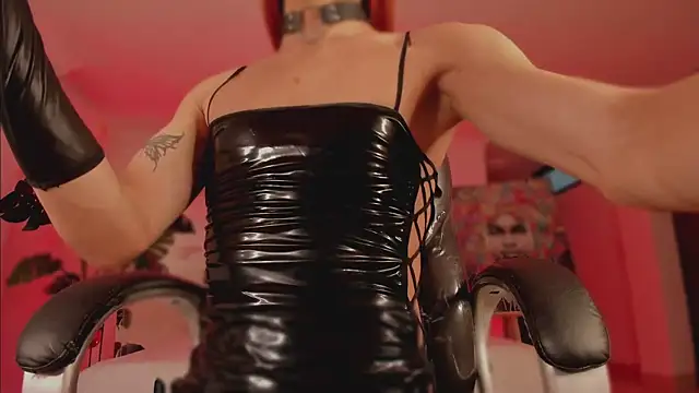 Snapshot of Taylor__foxxx chatting on 12.04.24 Taylor  foxxx online show from 12.04.24