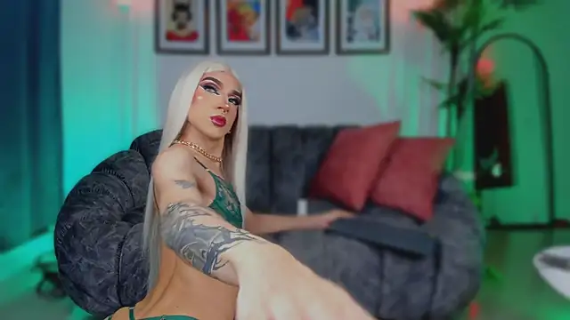 Snapshot of Taylor__foxxx chatting on 09.20.25 Taylor  foxxx online show from 09.20.25