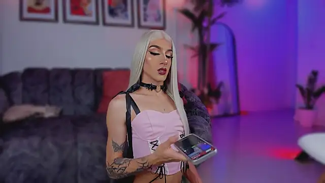 Snapshot of Taylor__foxxx chatting on 10.21.25 Taylor  foxxx online show from 10.21.25