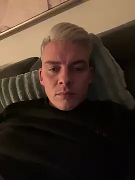 Snapshot of Paule19cm chatting on 12.29.24 Paule19cm online show from 12.29.24