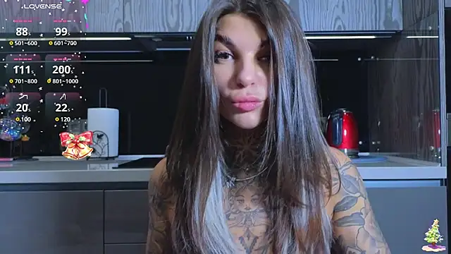Snapshot of tattooedBabyy chatting on 12.30.24 tattooedBabyy online show from 12.30.24