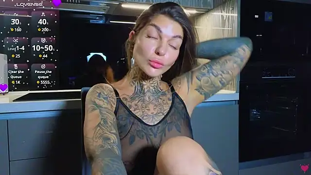 Snapshot of tattooedBabyy chatting on 01.13.25 tattooedBabyy online show from 01.13.25