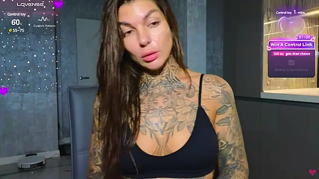 Snapshot of tattooedBabyy chatting on 01.15.25 tattooedBabyy online show from 01.15.25