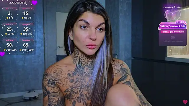 Snapshot of tattooedBabyy chatting on 01.28.25 tattooedBabyy online show from 01.28.25