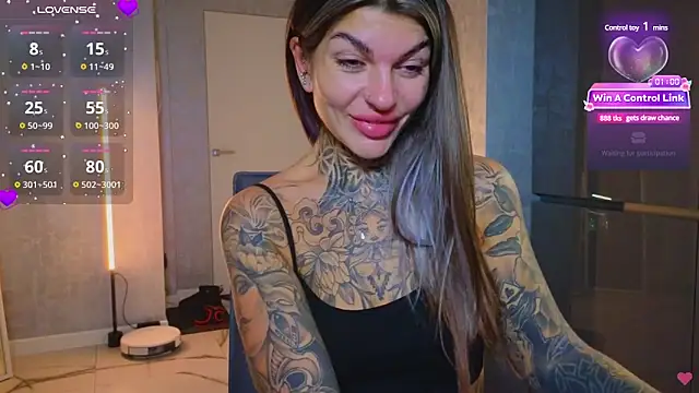 Snapshot of tattooedBabyy chatting on 02.10.25 tattooedBabyy online show from 02.10.25