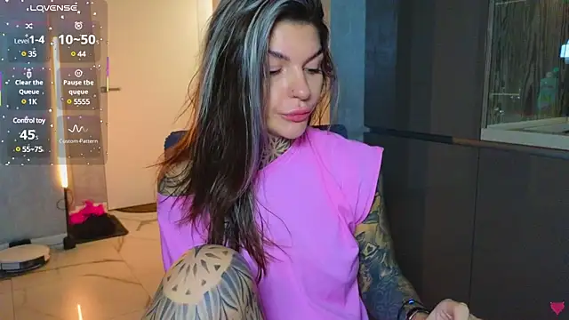 Snapshot of tattooedBabyy chatting on 03.20.25 tattooedBabyy online show from 03.20.25