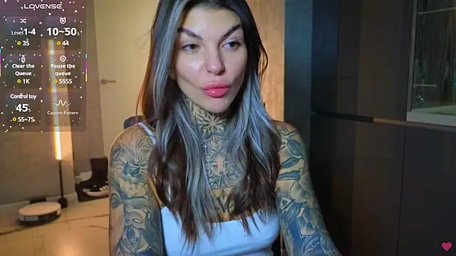 Snapshot of tattooedBabyy chatting on 03.21.25 tattooedBabyy online show from 03.21.25