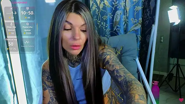 Snapshot of tattooedBabyy chatting on 10.10.25 tattooedBabyy online show from 10.10.25