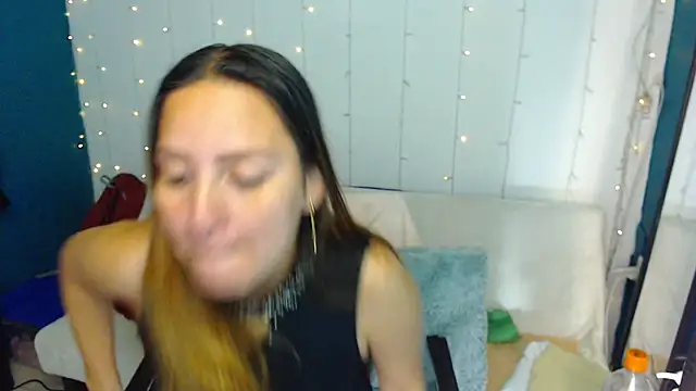 Snapshot of camila_delarosa chatting on 12.12.24 camila delarosa online show from 12.12.24