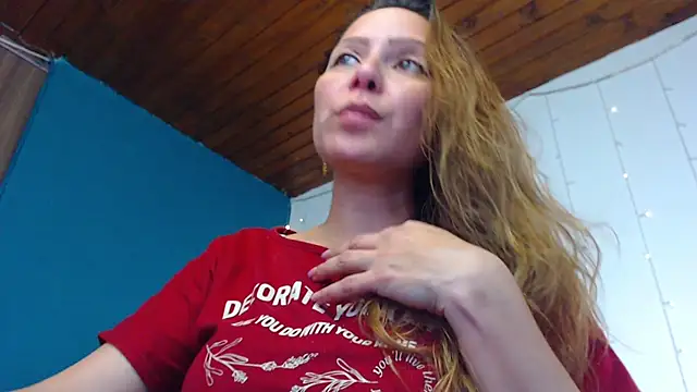Snapshot of camila_delarosa chatting on 12.13.24 camila delarosa online show from 12.13.24