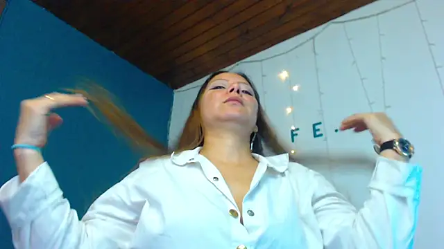 Snapshot of camila_delarosa chatting on 12.27.24 camila delarosa online show from 12.27.24