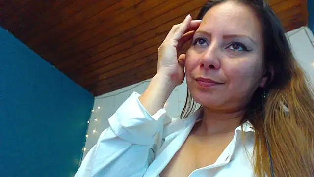 Snapshot of camila_delarosa chatting on 12.27.24 camila delarosa online show from 12.27.24