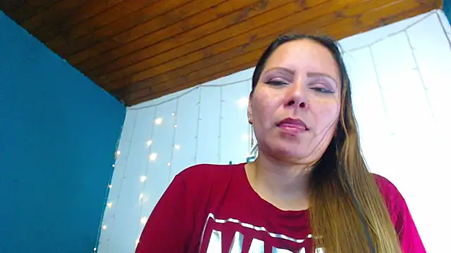 Snapshot of camila_delarosa chatting on 12.28.24 camila delarosa online show from 12.28.24