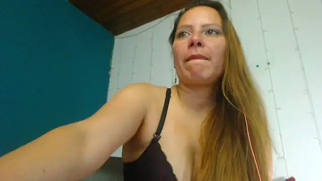 Snapshot of camila_delarosa chatting on 01.10.25 camila delarosa online show from 01.10.25