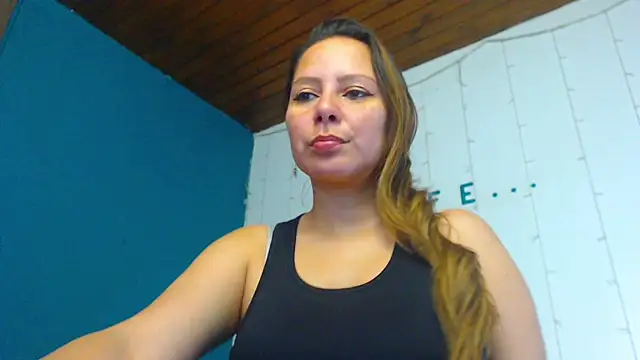 Snapshot of camila_delarosa chatting on 01.21.25 camila delarosa online show from 01.21.25