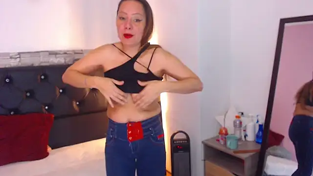 Snapshot of camila_delarosa chatting on 03.01.25 camila delarosa online show from 03.01.25