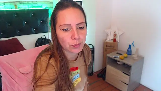 Snapshot of camila_delarosa chatting on 09.17.25 camila delarosa online show from 09.17.25