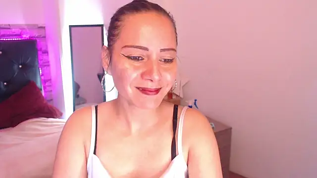 Snapshot of camila_delarosa chatting on 09.19.25 camila delarosa online show from 09.19.25