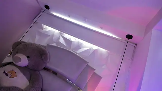 Dalila Thoms online show from 01.03.25