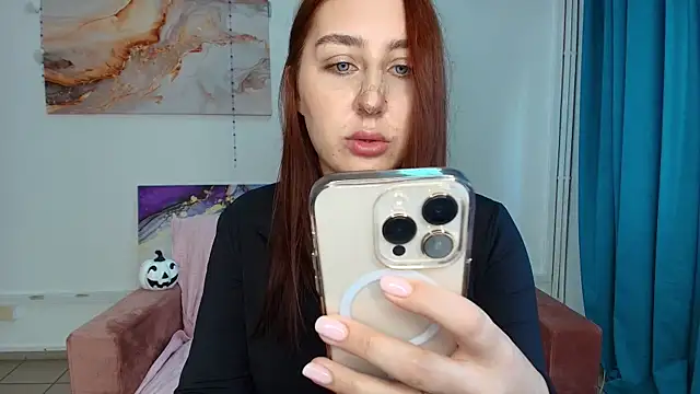 Snapshot of ElmiraPowers chatting on 10.18.25 ElmiraPowers online show from 10.18.25