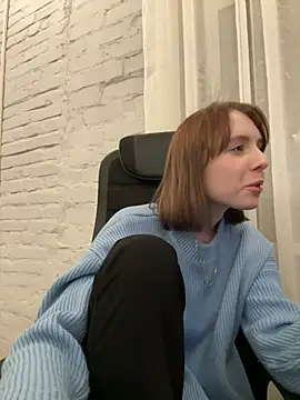 Crayzy Luv online show from 01.18.25