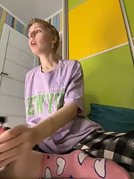 Crayzy Luv online show from 03.19.25