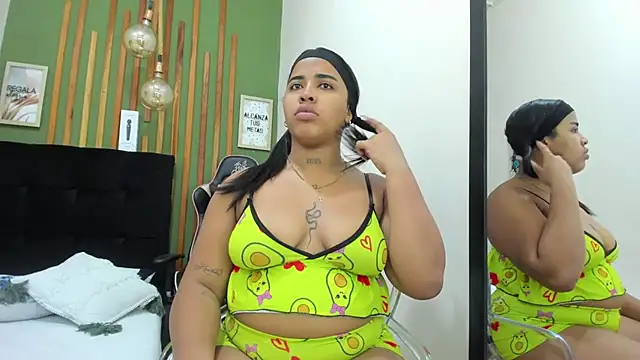 Snapshot of AichaBrown chatting on 09.20.25 AichaBrown online show from 09.20.25