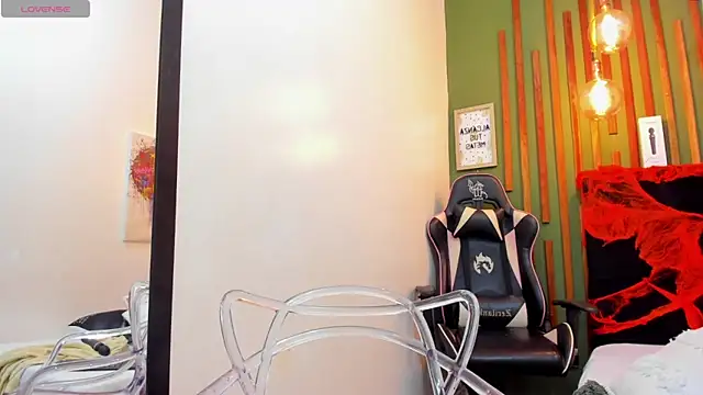 Snapshot of AichaBrown chatting on 10.06.25 AichaBrown online show from 10.06.25