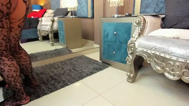 Snapshot of Janna_Rousse_ chatting on 10.28.25 Janna Rousse online show from 10.28.25