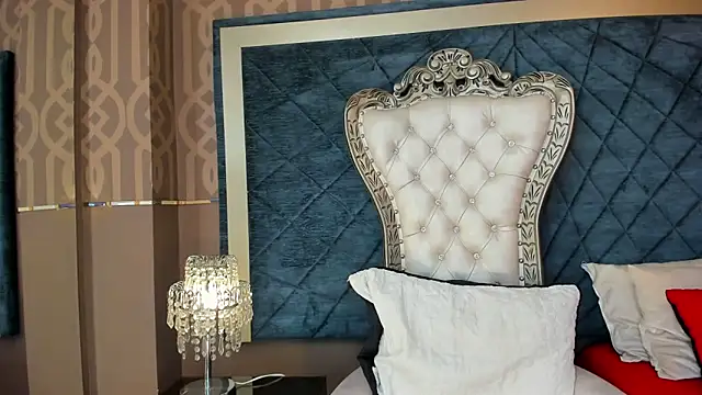 Snapshot of Janna_Rousse_ chatting on 10.29.25 Janna Rousse online show from 10.29.25