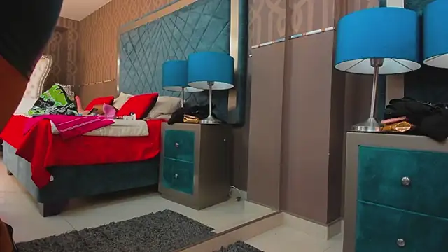 Snapshot of Janna_Rousse_ chatting on 12.04.25 Janna Rousse online show from 12.04.25