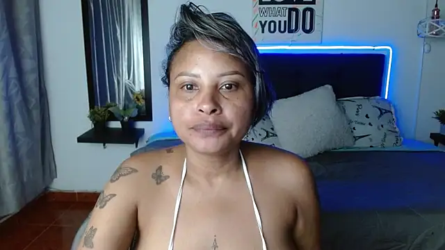 Snapshot of Dominik_girl chatting on 04.28.26 Dominik girl online show from 04.28.26