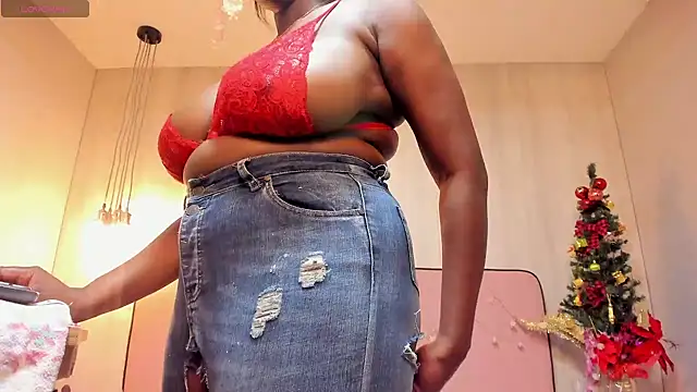 Snapshot of ShairaCoxx chatting on 12.23.24 ShairaCoxx online show from 12.23.24