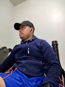 Snapshot of Potro23hotzen chatting on 12.26.24 Potro23hotzen online show from 12.26.24