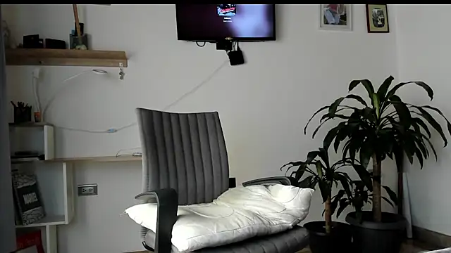 manucute 23  online show from 02.19.26