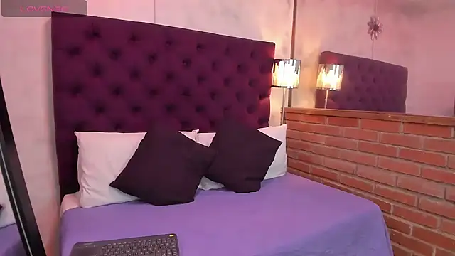 Oriana Guzman online show from 12.13.24
