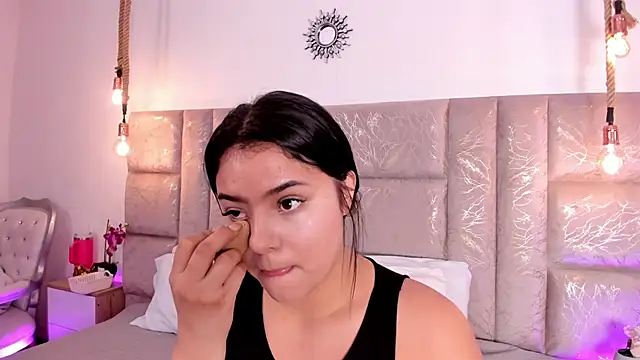 Snapshot of Oriana_Guzman chatting on 06.12.26 Oriana Guzman online show from 06.12.26