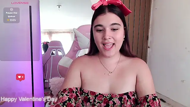 Snapshot of Magic-Smilee chatting on 02.14.25 Magic-Smilee online show from 02.14.25